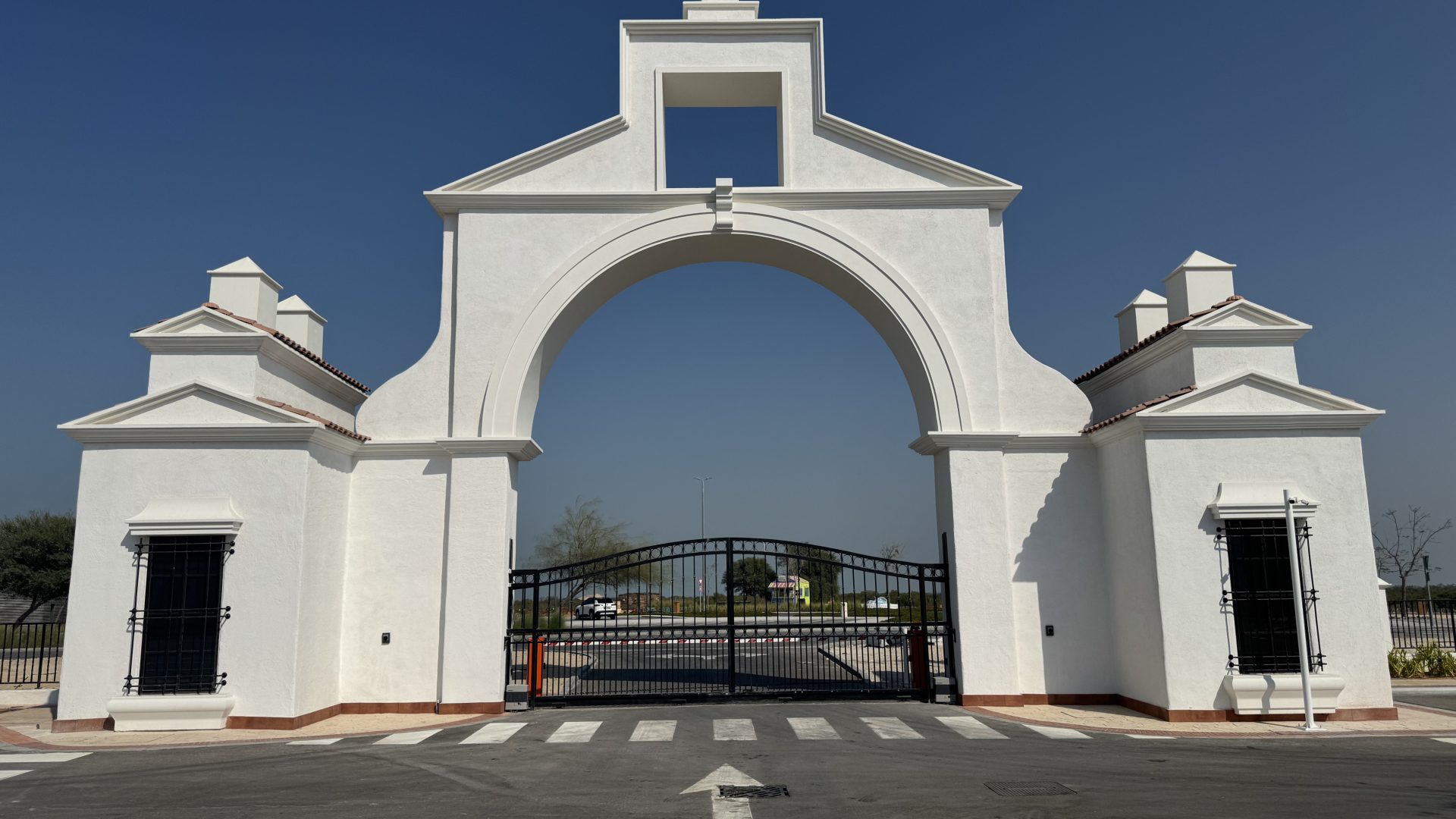 Main Gates — ornamental entrance gate by Alufab, Abu Dhabi